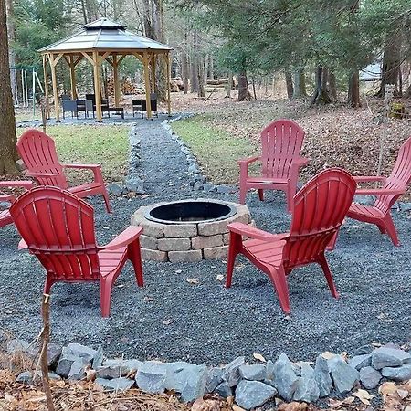 Charming Residential Home With Lots Of Fun Blakeslee Exterior photo