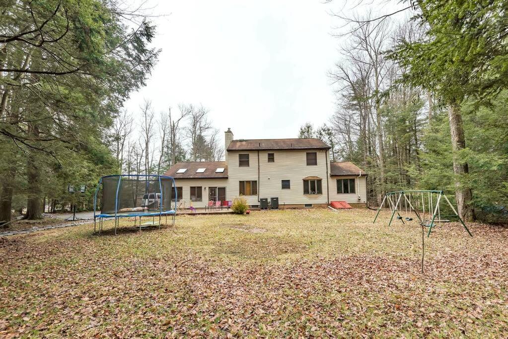 Charming Residential Home With Lots Of Fun Blakeslee Exterior photo