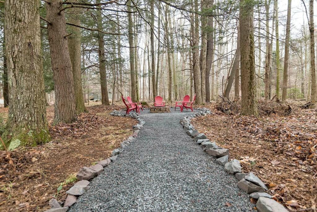 Charming Residential Home With Lots Of Fun Blakeslee Exterior photo