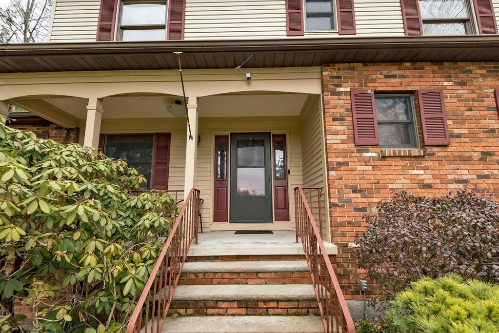 Charming Residential Home With Lots Of Fun Blakeslee Exterior photo