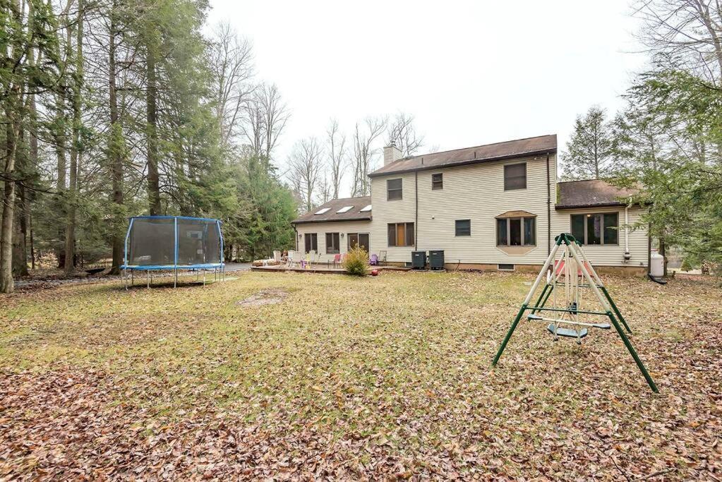 Charming Residential Home With Lots Of Fun Blakeslee Exterior photo