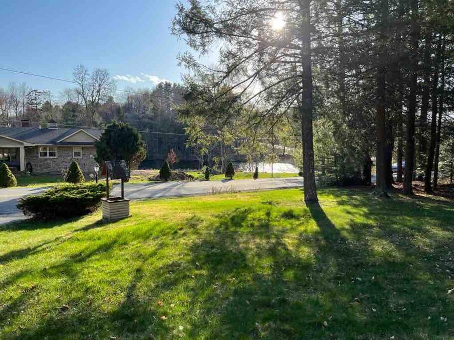 Charming Residential Home With Lots Of Fun Blakeslee Exterior photo